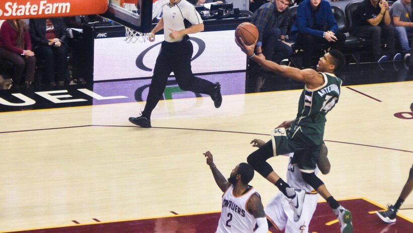 Giannis Antetokounmpo driving to the hoop