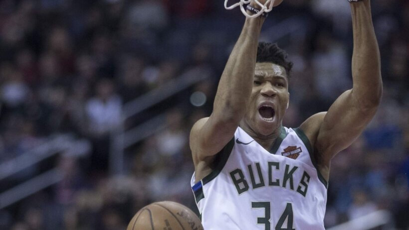 Giannis Antetokounmpo dunking