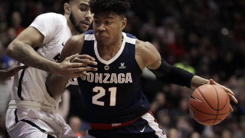 Gonzaga forward Rui Hachimura backs down a defender.