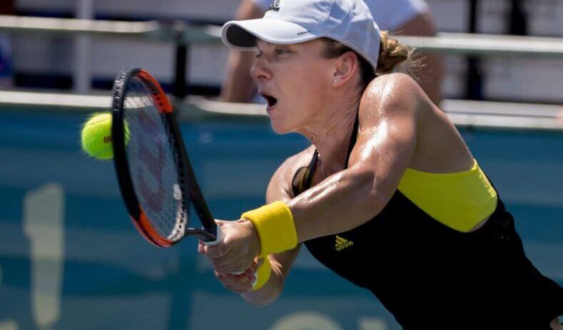 Simona Halep hitting a backhand.