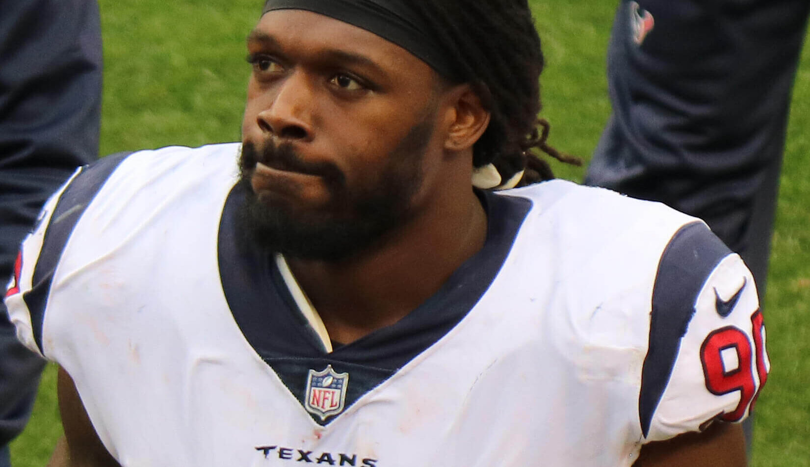 Jadeveon Clowney on sideline.