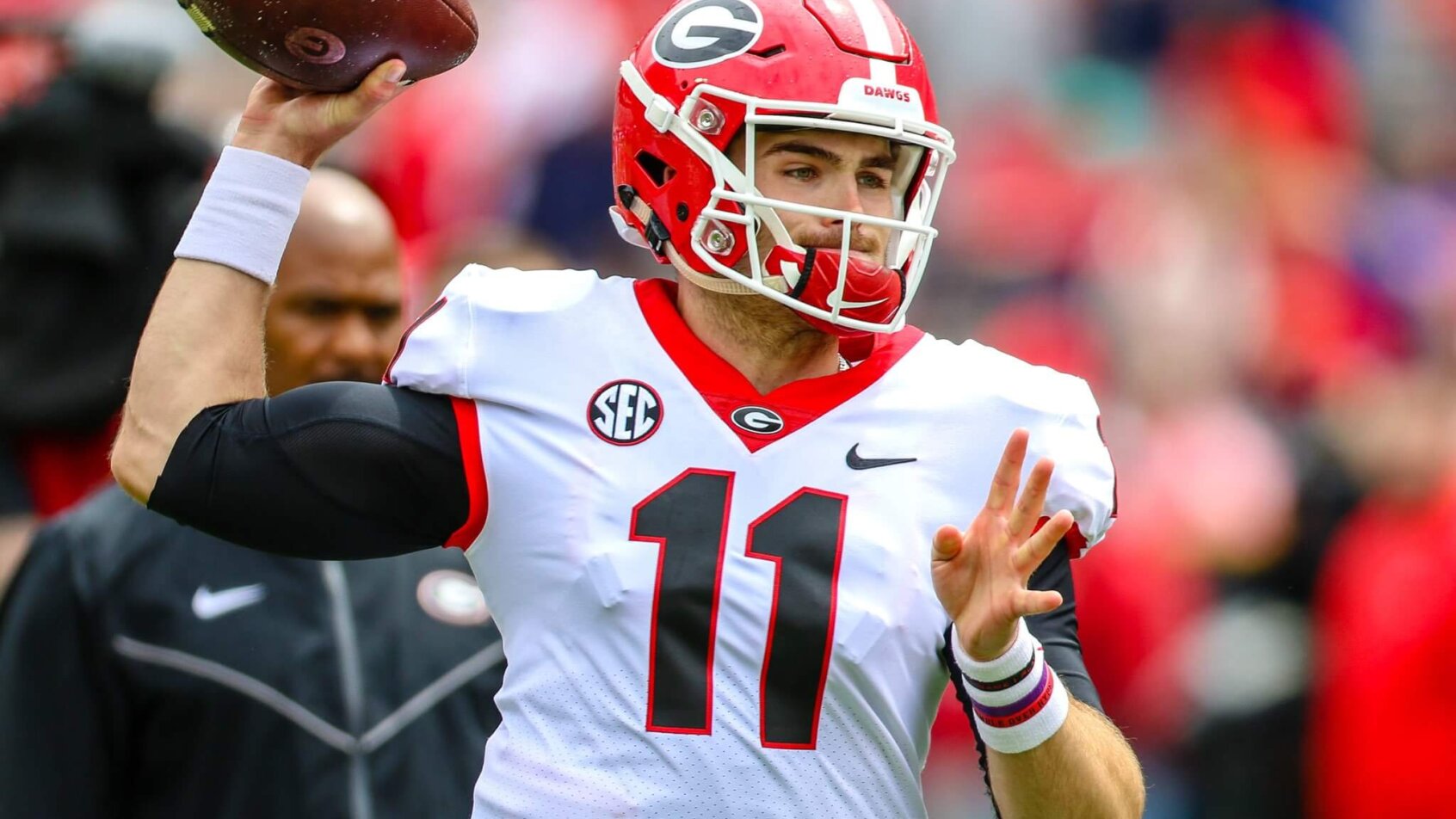 Jake Fromm throwing a pass