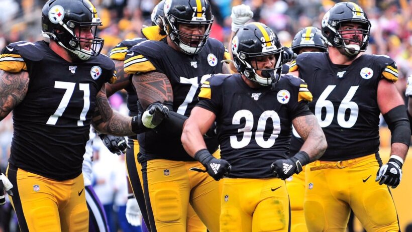 James Conner celebrating with his teammates