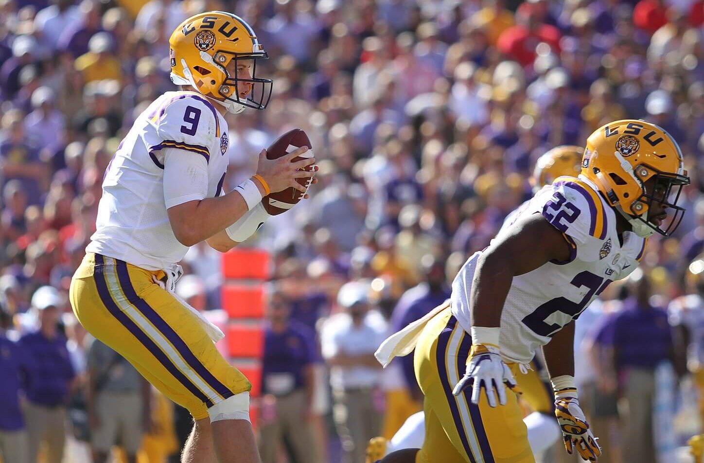 LSU QB Joe Burrow takes a snap