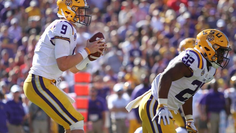 LSU QB Joe Burrow takes a snap