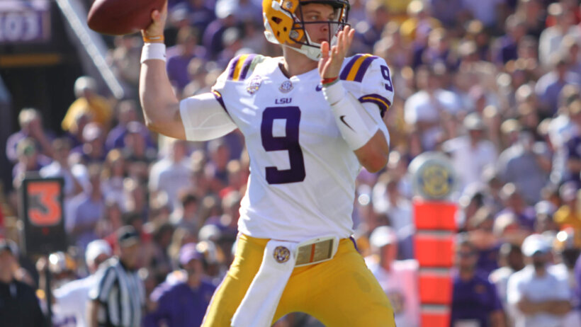 LSU QB Joe Burrow passes the football