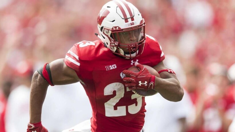 Wisconsin running back Jonathan Taylor running the ball