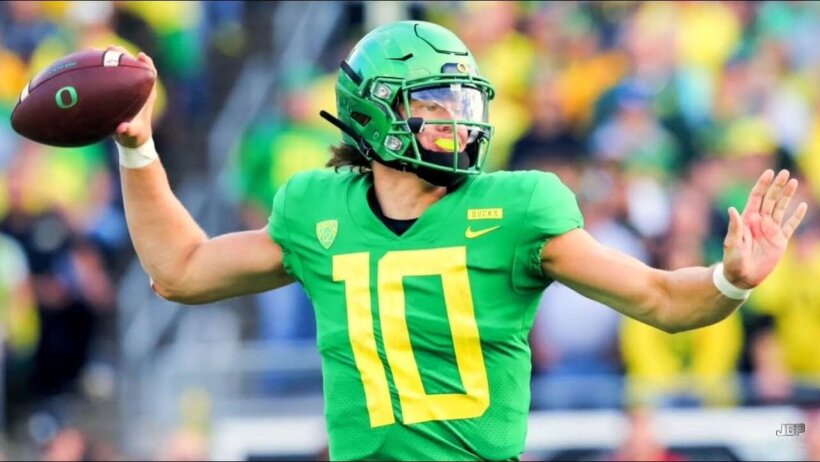 Oregon Ducks QB Justin Herbert throws the football