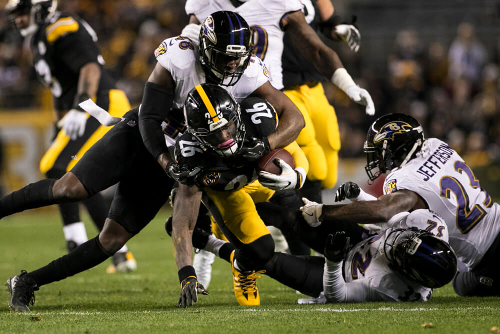 Le'Veon Bell Steelers RB being tackled