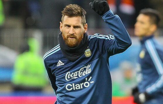 Lionel Messi warming up