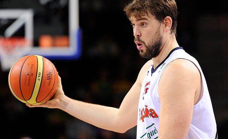Marc Gasol holding the basketball.