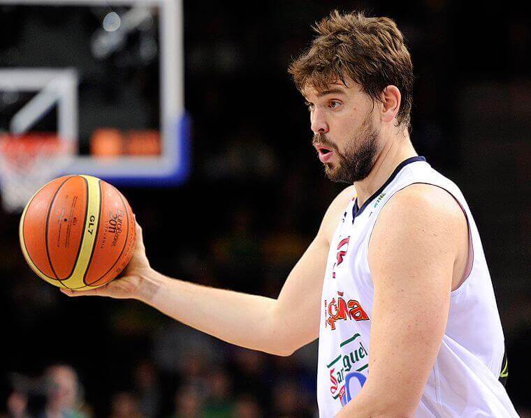 Marc Gasol holding the basketball.
