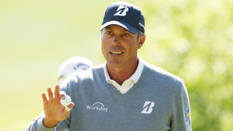 Matt Kuchar waving to the crowd