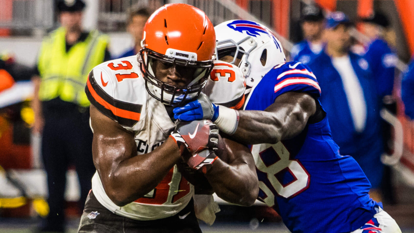 Nick Chubb running against Bills
