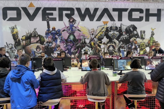 Kids playing Overwatch