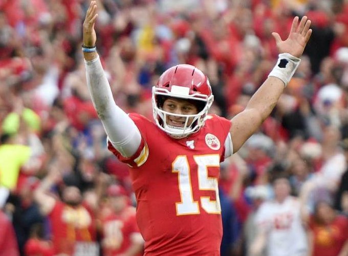 Patrick Mahomes celebrating
