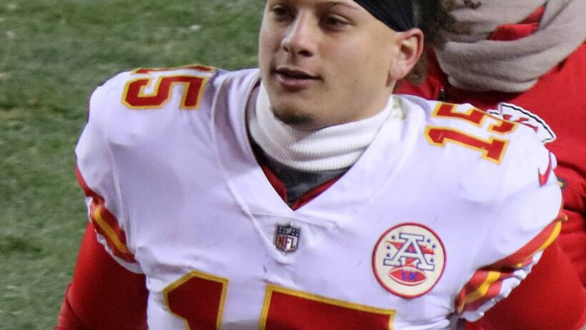 Patrick Mahomes walking on field