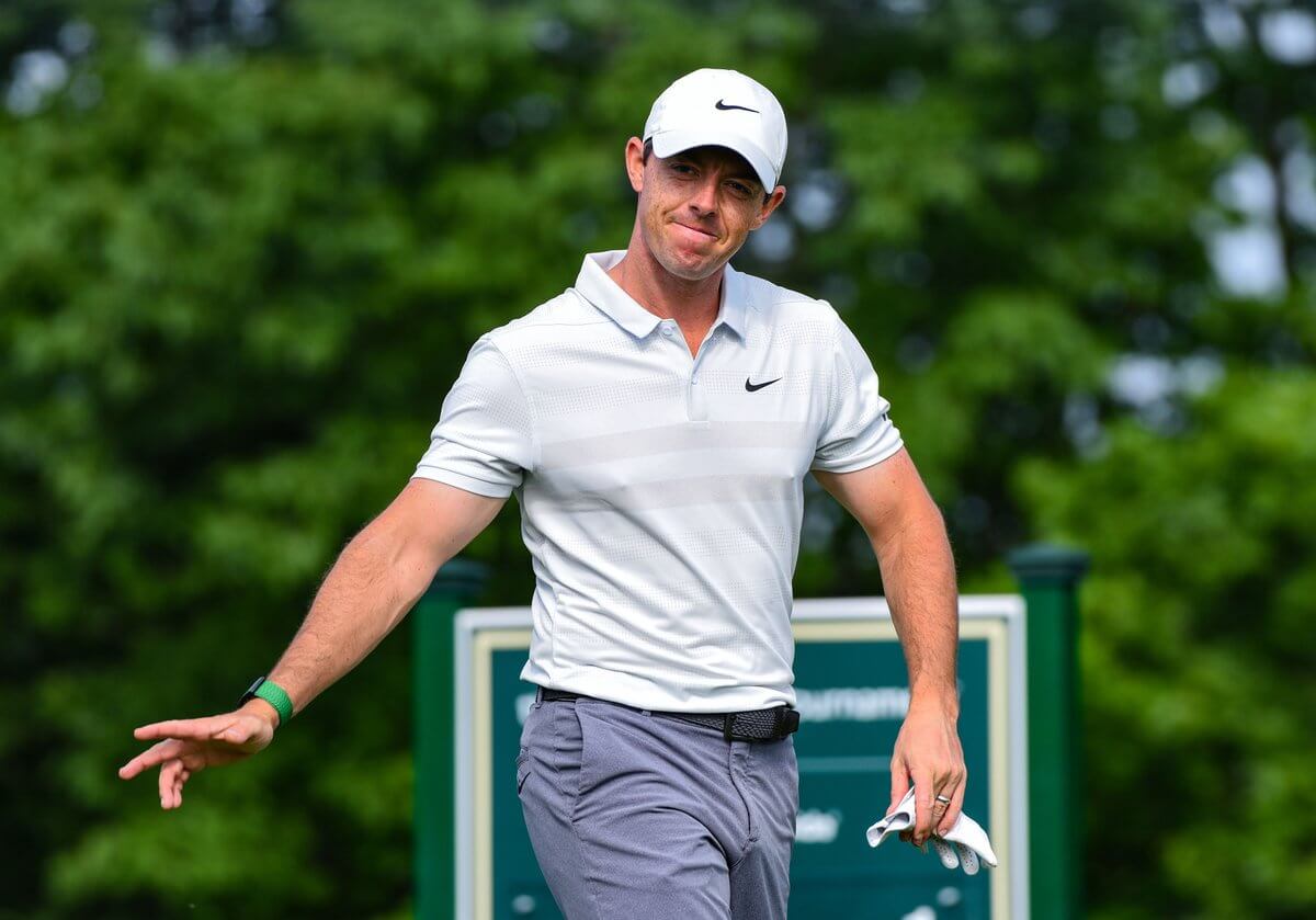 Rory McIlroy waving to a fan