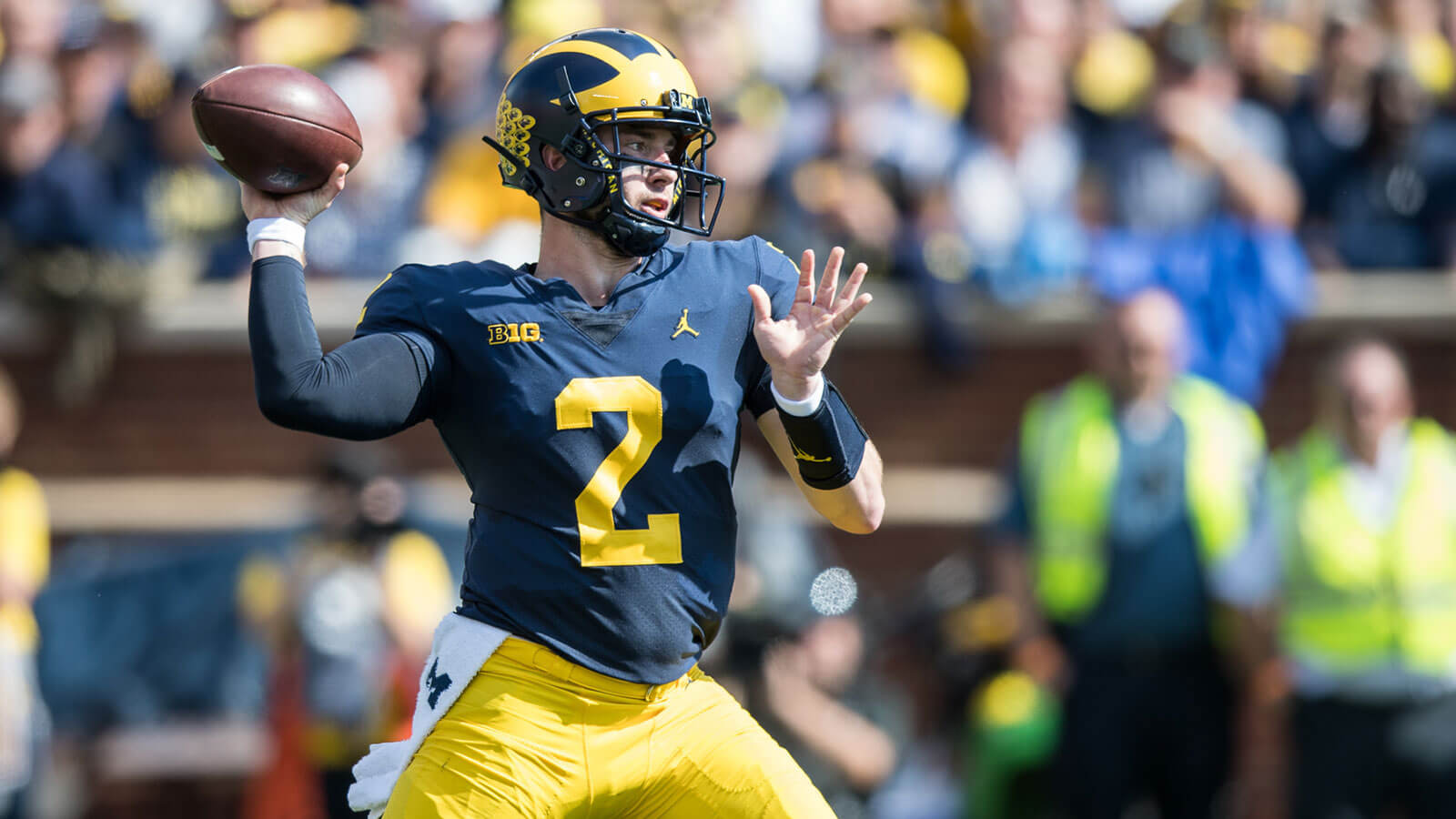 Michigan Wolverines QB Shea Patterson throws the ball