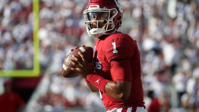Oklahoma Sooners QB Jalen Hurts prepares to throw the football