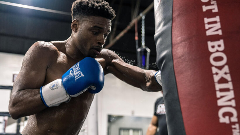 Errol Spence Jr works out in the gym