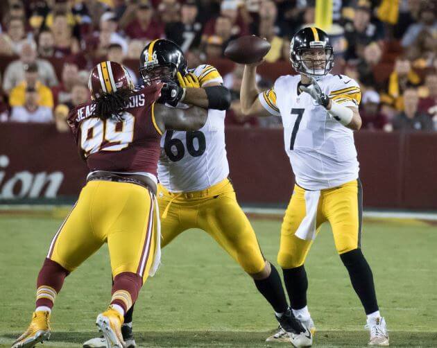 Steelers QB Ben Roethlisberger throwing a pass