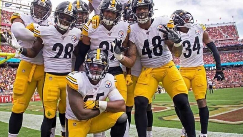Steelers defense celebrating a return TD