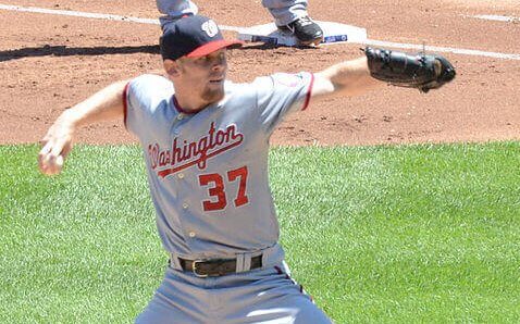 Stephen Strasburg delivering pitch