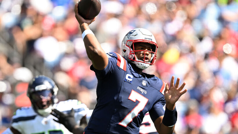 Jacoby Brissett fires a pass versus the Seahawks.
