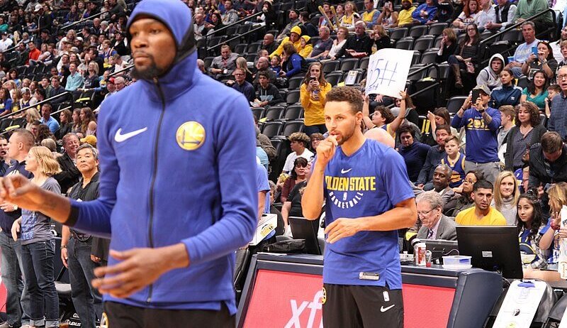 Kevin Durant and Steph Curry warming up with the Golden State Warriors
