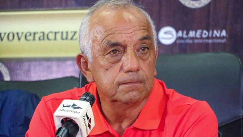 Enrique Lopez Zarza is prsesnted to the media as Technical Director of Veracruz