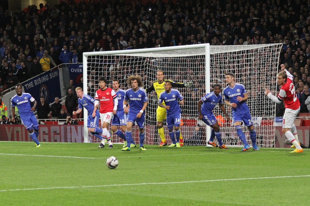 Chelsea defending against Arsenal