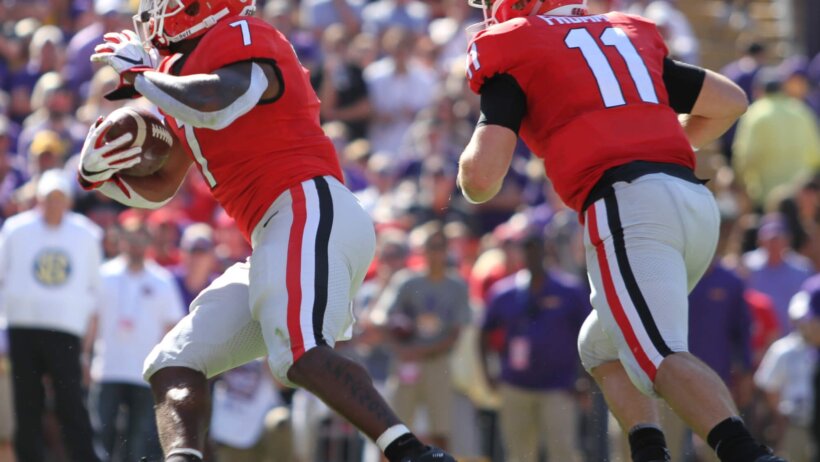 Jake Fromm handing off the ball.