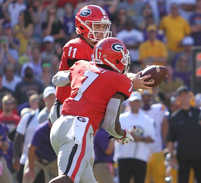 Jake Fromm hands the ball off