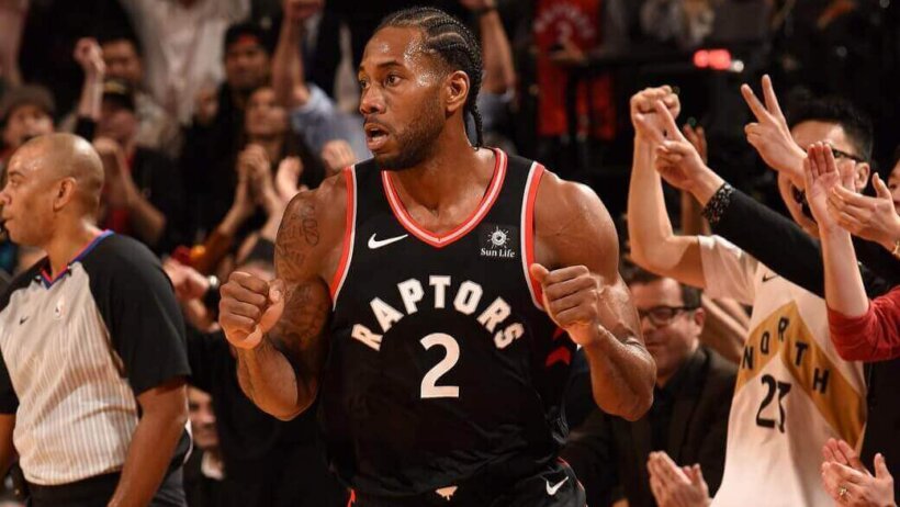 Kawhi Leonard running
