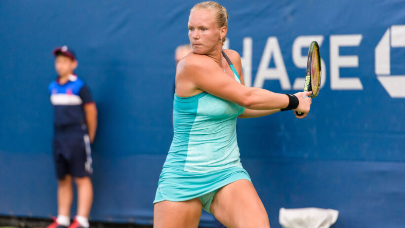 Kiki Bertens return