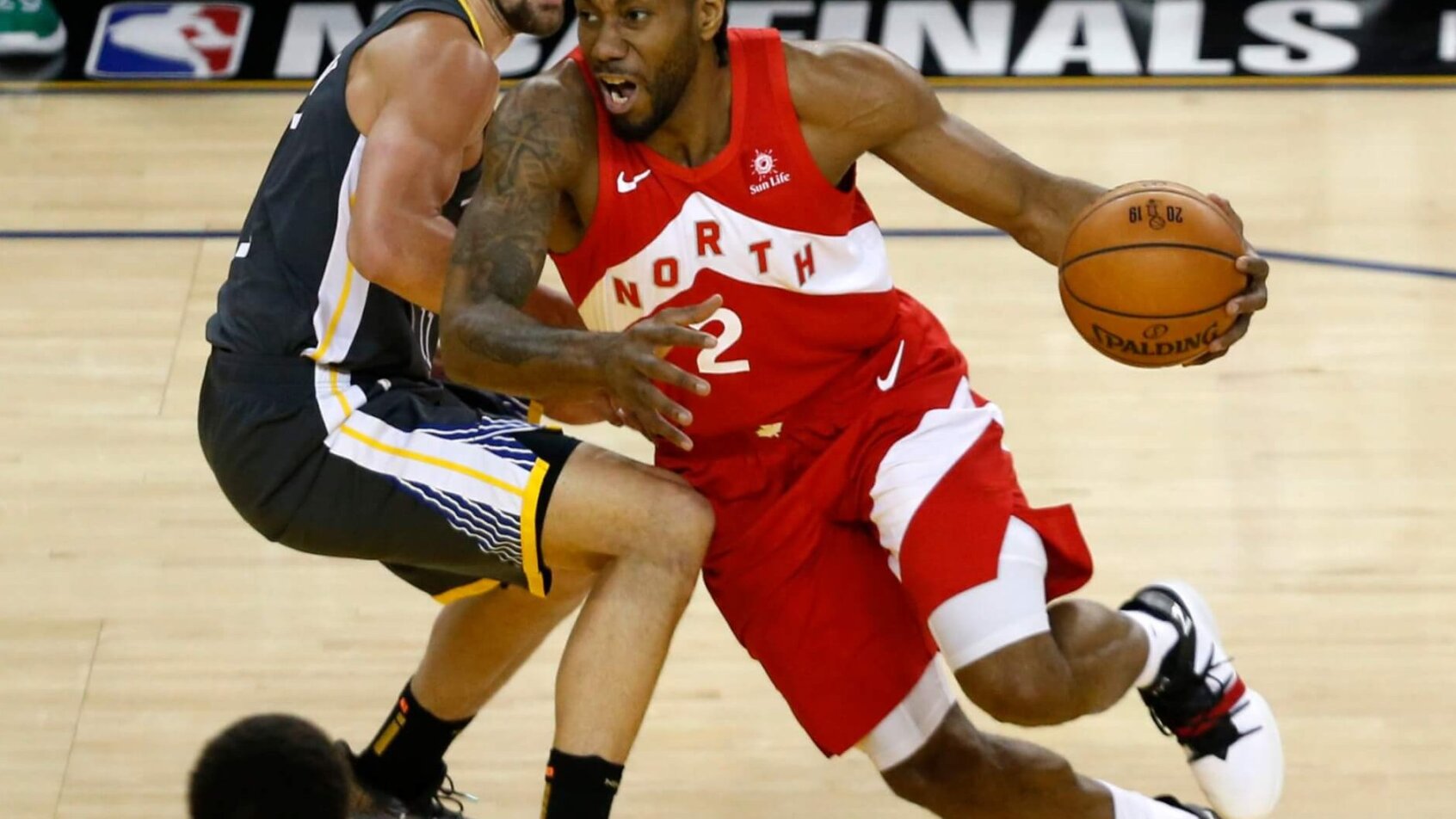 Kawhi Leonard defended by Klay Thompson