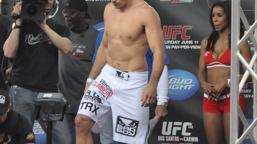 Demian Maia weighing in