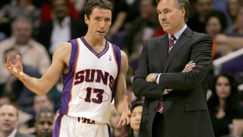 Steve Nash talking to Mike D'Antoni