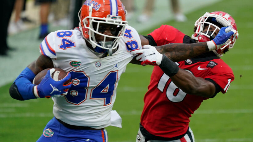 Kyle Pitts stiff arms defender