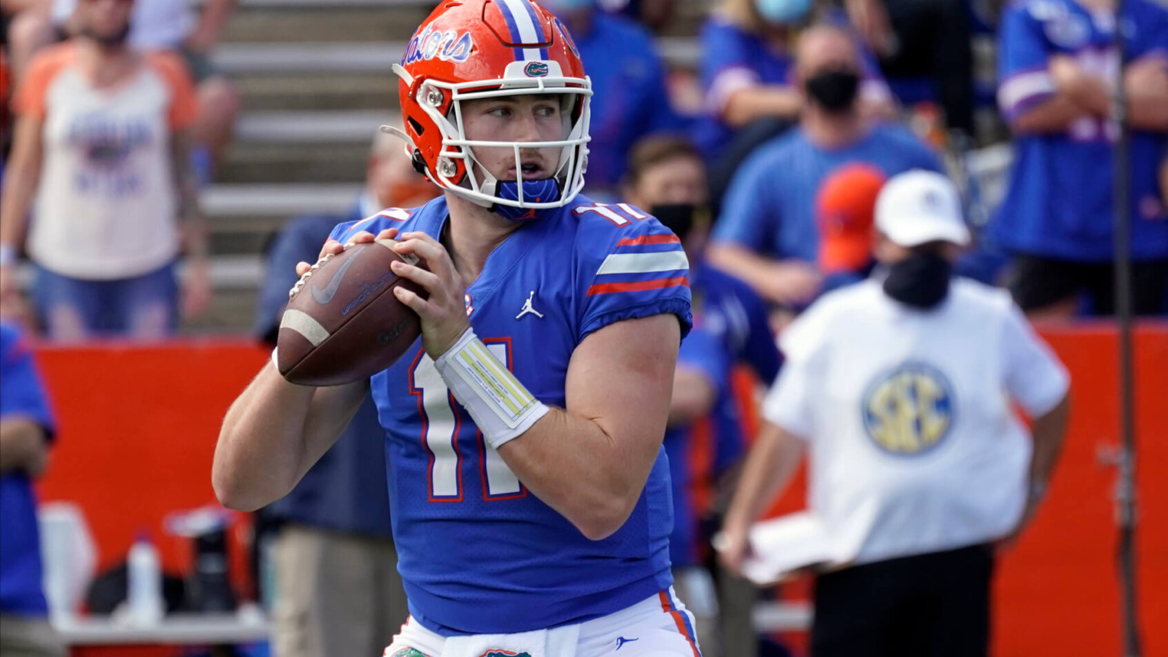 Kyle Trask throwing