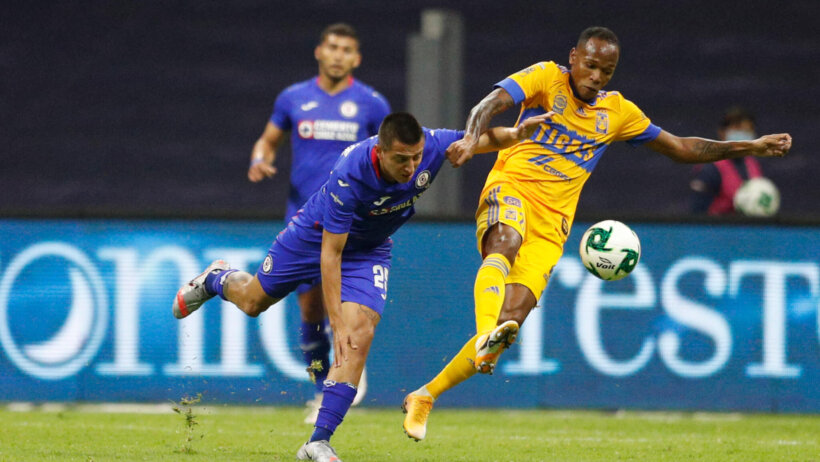 Cruz Azul's Roberto Alvarado