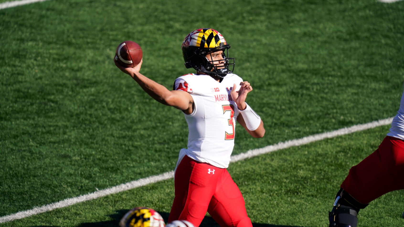 Taulia Tagovailoa throwing
