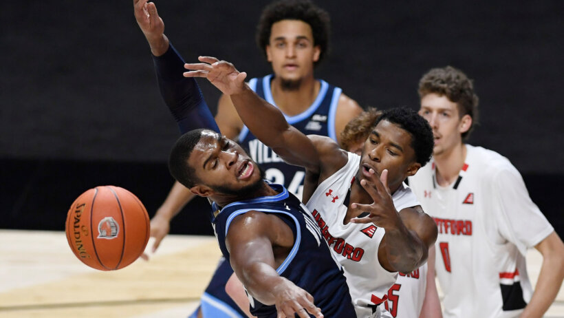 Moses Flowers defends Villanova's Eric Dixon