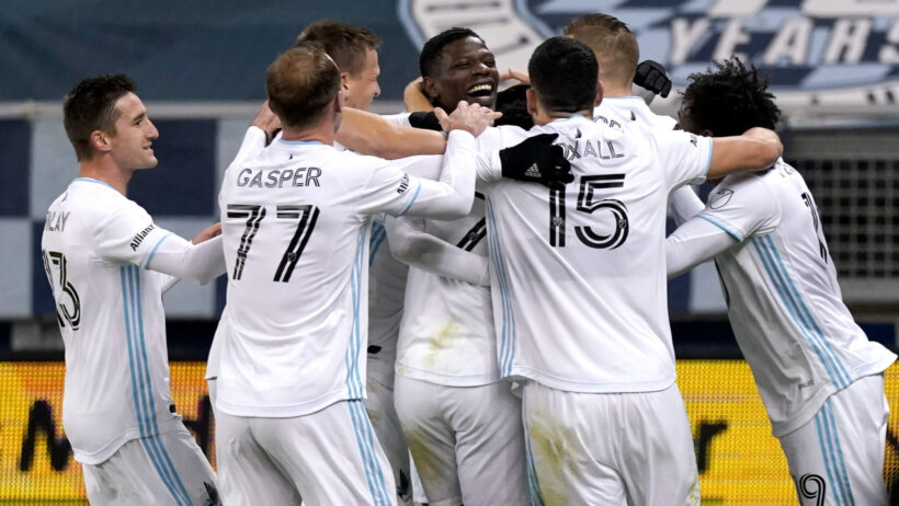 Minnesota United players celebrate