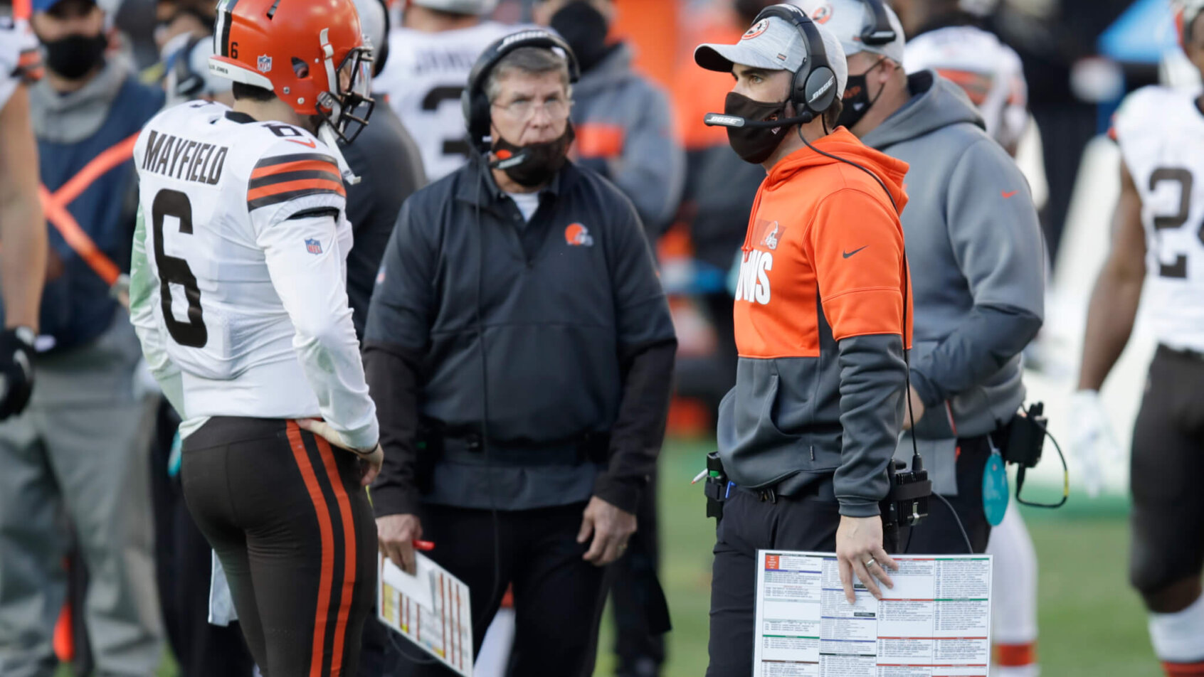 Cleveland Browns head coach Kevin Stefanski talking with quarterback Baker Mayfield on the sidelines during a game.