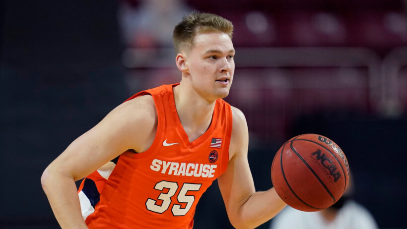 Buddy Boeheim dribbling basketball