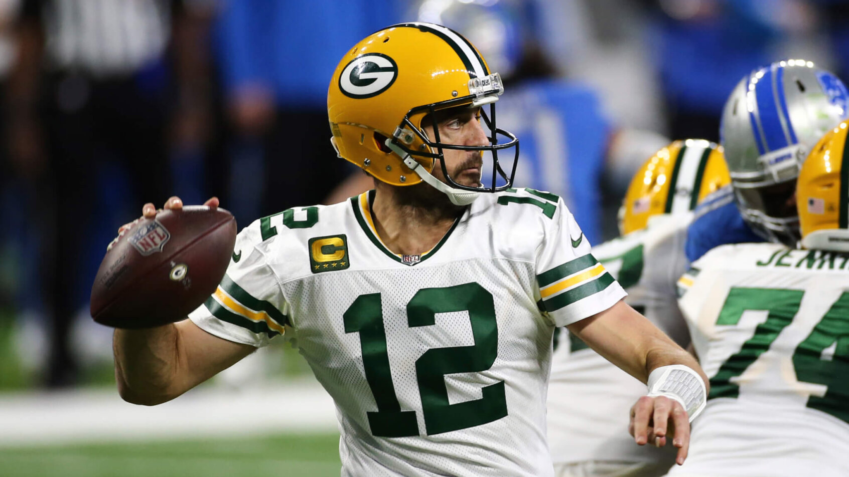 Aaron Rodgers about to throw pass