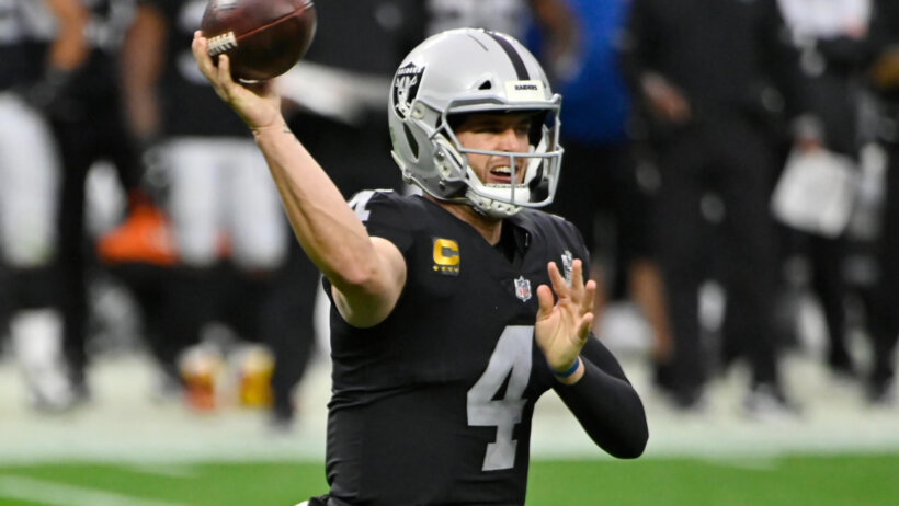 Derek Carr throws pass