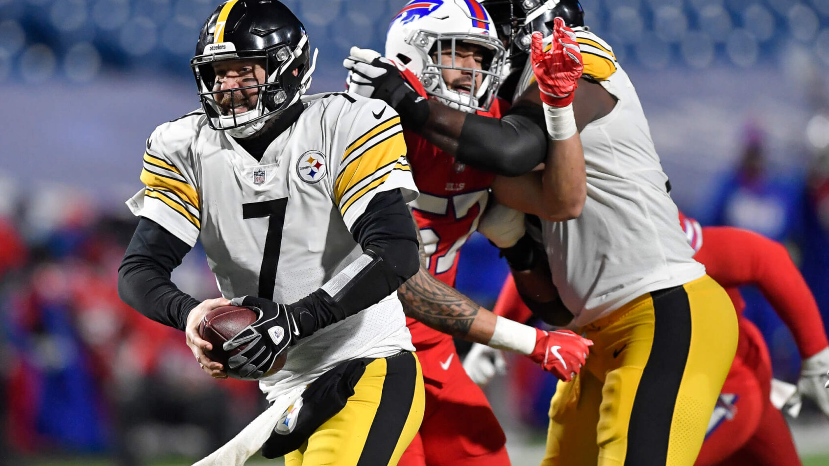 Pittsburgh Steelers quarterback Ben Roethlisberger getting away from the Buffalo Bills defensive end A.J. Epenesa.